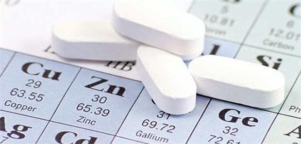 Wer denkt da an Kupfermangel als Folge? Zink-Tabletten: Viele Präparate enthalten größere Mengen des Spurenelementes, als für die tägliche Aufnahme empfohlen werden.