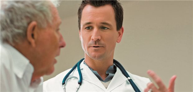 Zögert ein Patient nach einem Aufklärungsgespräch erkennbar, sollte ihm Zeit eingeräumt werden, nachzudenken. Eine sofortige Entscheidung für einen Eingriff muss dagegen nicht ob ihrer Spontaneität hinterfragt werden. (Symbolbild)
