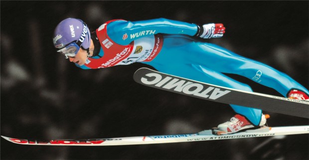 Anorexia athletica: Raubbau am Sportlerkörper Zog sich für vier Wochen zurück, weil er saft- und kraftlos war: Skispringer Martin Schmitt ist voll motiviert und will in Vancouver wieder angreifen. © dpa