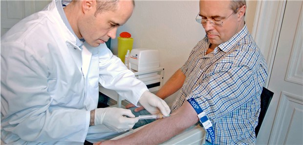 Zu Beginn einer Therapie mit 5--Reduktaseinhibitoren ist die Überwachung des Glukosestoffwechsels sinnvoll.