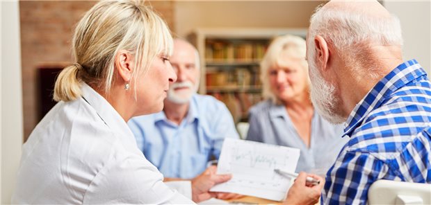 Altenpflegeverband wirbt für Angebot der präventiven Hausbesuche Zu Besuch: Der Altenpflegeverband DEVAP fordert flächendeckende Implementierung des präventiven Hausbesuchs.