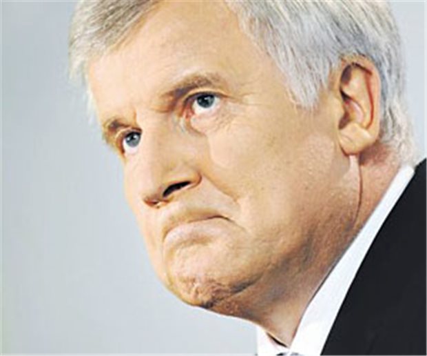 Seehofer schmeißt hin Zu teuer, zu kompliziert, zu wirklichkeitsfremd: Horst Seehofers Kritik am Gesundheitskompromiss.