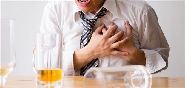 Zu viel Alkohol schadet dem Herzen: