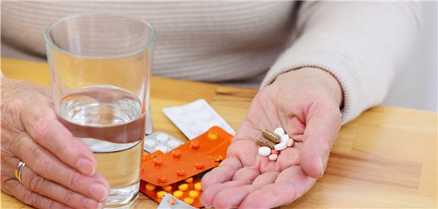 Zu viel des Guten? Auch bei Patienten mit Herzinsuffizienz müssen Komorbiditäten und die Sicherheit einer eventuellen Polymedikation geklärt sein.