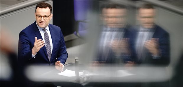 Spahns zweites Pandemiegesetz nimmt parlamentarische Hürde Zu viele Befugnisse für Bundesgesundheitsminister Jens Spahn (CDU) durch das Pandemiegesetz? Mehrere Redner derOpposition kritisierten dies bei der Debatte am Donnerstag im Bundestag.