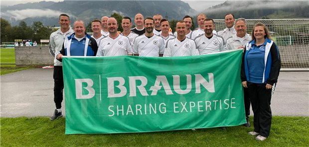 Brandenburger Team gewinnt EM-Bronze im Krankenhausfussball Zufriedene Bronze-Sieger, das Fußballteam des GLG Werner-Forßmann-Klinikums in Eberswalde.