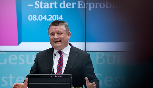 Gröhes vier Schritte zum Ziel Zufriedener Minister: Gröhe hat am Dienstag den Fahrplan für den neuen Pflegebedürftigkeitsbegriff vorgestellt.