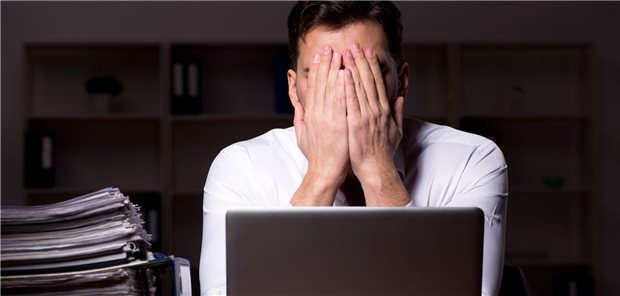 Jeden fünften Arbeitnehmer plagen Burnout-Symptome Zufriedenheit sieht anders aus. Arbeit und Erschöpfung gehen für viele Beschäftigte Hand in Hand.