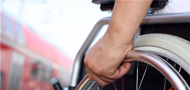 Transfer von Nerven hilft Tetraplegikern Zugreifen und den Unterarm wieder bewegen können: Einige der behandelten Tetraplegiker können einen Rollstuhl wieder in Fahrt setzen.