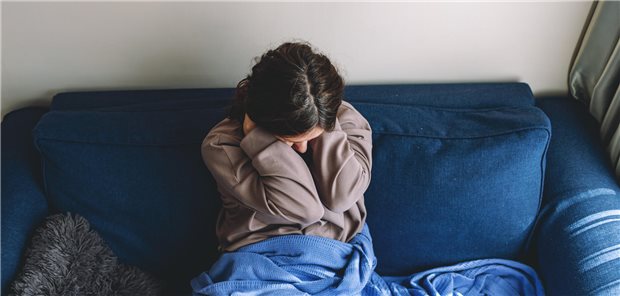 Zukunftsorientierte Sorgen sind charakteristisch für Ängste. (Symbolbild mit Model)