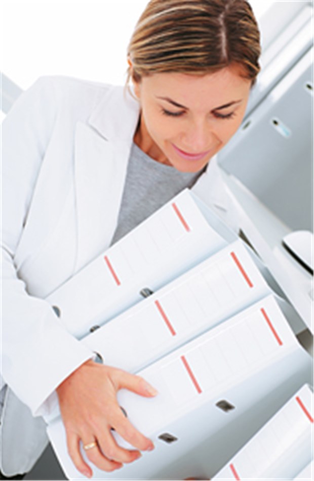Zum Anwaltstermin müssen scheidungswillige Ärztinnen und Ärzte auch viele Verträge und Unterlagen aus der Praxis mitnehmen. © kristian sekulic / Fotolia.com