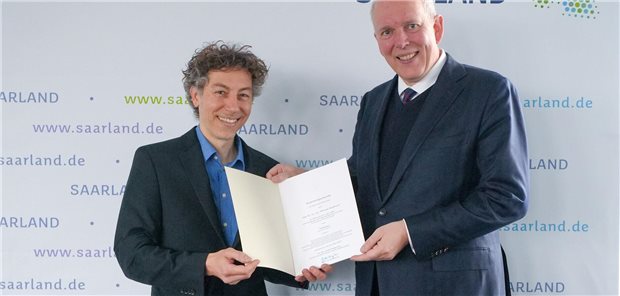 Zum Professor an der Hochschule für Technik und Wirtschaft des Saarlandes ernannt: Dr. Michael Bergmann (l.).