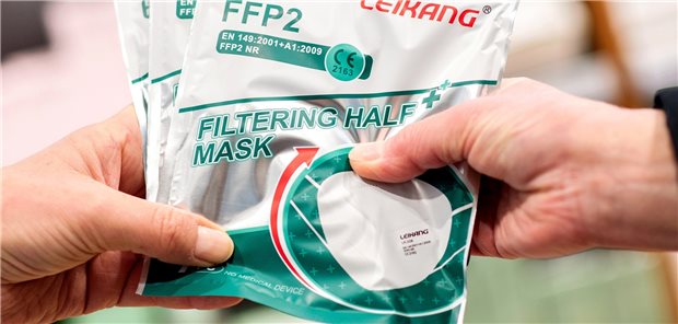 Ermäßigte FFP2-Schutzmasken für 34 Millionen Bundesbürger FFP2-Masken: Zum Schutz vor dem Coronavirus sollen mehr Menschen aus Risikogruppen vom Bund finanzierte FFP2-Masken bekommen als zunächst vorgesehen.