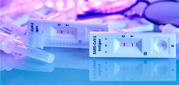 Zum zweiten Mal positiv? Eine bereits durchgemachte Infektion – besonders mit einer Prä-Omikron-Variante – bietet vielen Ungeimpften wohl keinen langfristigen Schutz.