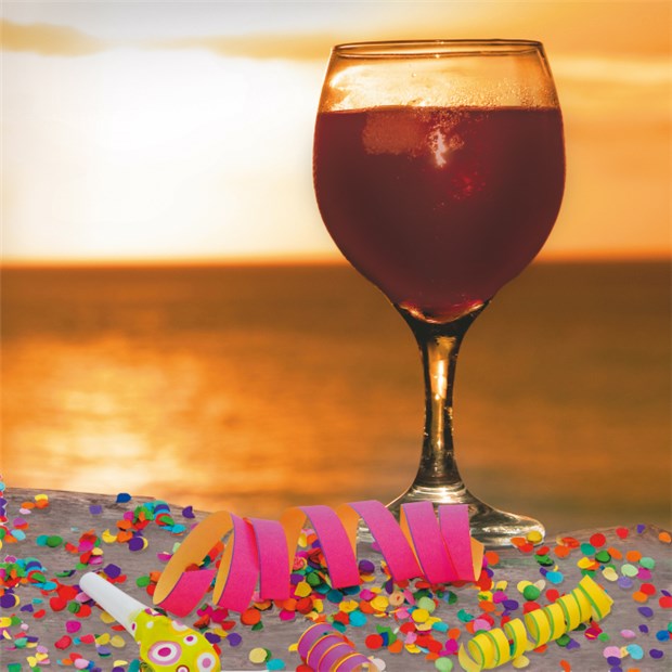 Zumindest beim Karneval in Rio nützt Feiern mit Rotwein der Haut: durch den - wenn auch kleinen - Lichtschutz. © [M] Innocent, Elena Schweitzer / fotolia.com