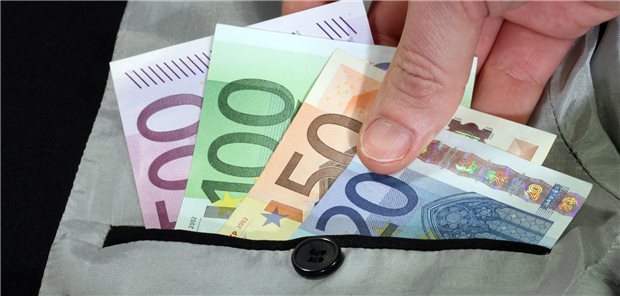 Zumindest ein Orthopäde in Sachsen hat es mit dem Ansetzen von EBM-Ziffern nicht so genau genommen und keine Leistung erbracht gehabt.