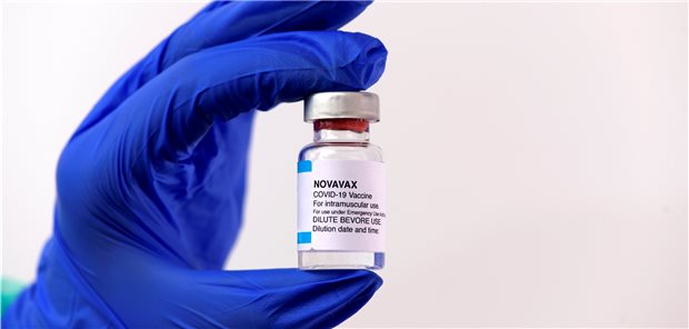 Nuvaxovid in Mecklenburg-Vorpommern nur in Impfzentren Zunächst sollen in Mecklenburg-Vorpommern mit Nuvaxovid nur Mitarbeiter von Einrichtungen geimpft werden, die der Impfpflicht unterliegen. Geimpft wird mit Nuvaxovid ausschließlich in den kommunalen Impfzentren.