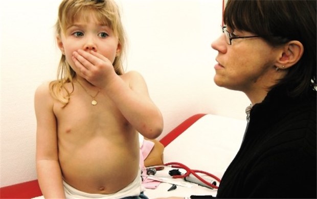 Kinder mit Brechdurchfall brauchen nur selten Medikamente oder Infusionen Zur Therapie von Kindern mit Gastroenteritis gibt es neue Leitlinien.