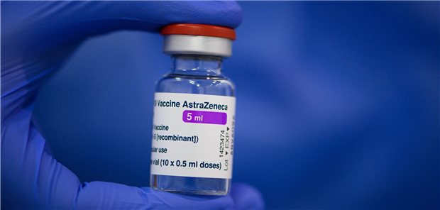 Coronavakzine von AstraZeneca vorerst nur für über 60-Jährige Corona-Vakzine von AstraZeneca: Zur Verabreichung der zweiten Impfstoffdosis für jüngere Personen, die bereits eine erste Dosis von AstraZeneca erhalten haben, will die STIKO bis Ende April eine ergänzende Empfehlung abgeben.