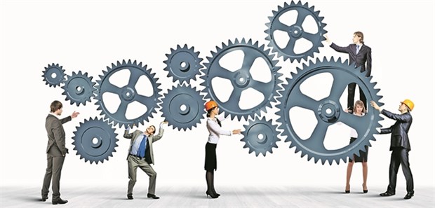 Zusammen arbeiten, Synergien nutzen! Zusammenarbeit: Wenn alle mit anpacken, vereinfacht das Arbeitsprozesse oft enorm.