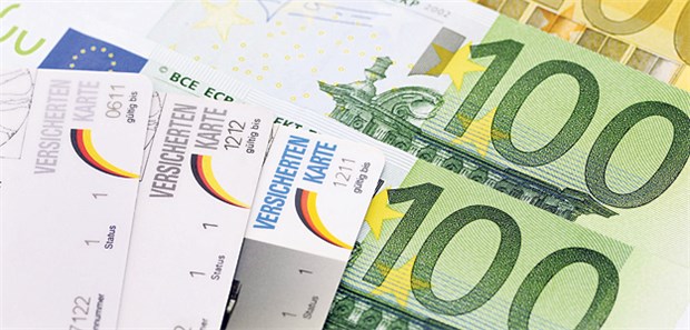 Flächendeckende Zusatzbeiträge ab 2015 Zusatzbeiträge werden die Regel. Dies gilt beim GKV-Spitzenverband als ausgemacht. Ein Grund ist der Wegfall der Praxisgebühr.