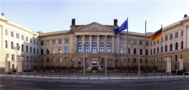Bundesrat billigt vier neue Gesetze mit Gesundheitsbezug Zustimmung im Bundesrat: 2022 endet die Übergangsphase, bis zu der die bisherigen Hebammenschulen aktiv bleiben dürfen.