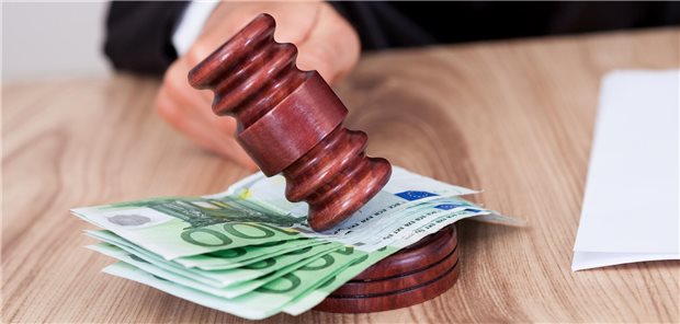 Grippeimpfstoff ohne Regressrisiko vorbestellen – in Rheinland-Pfalz jetzt wieder möglich Richterhammer trifft Geldscheine