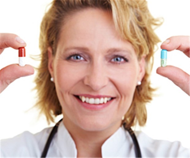 Disput über Vergleichstherapie geht weiter Zwei Arzneien im Vergleich: Der Streit über die richtige Auswahl der Vergleichstherapien ist noch nicht vorbei.
