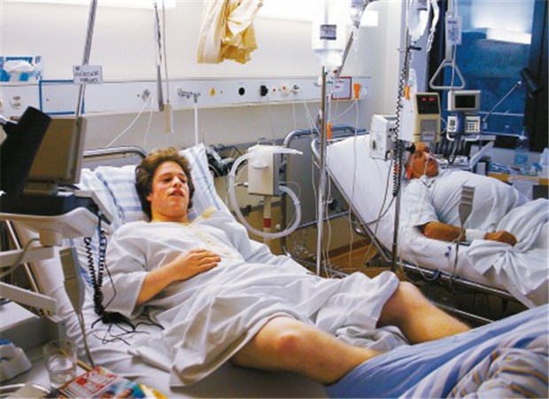 Patienten mögen keine Vielbett-Zimmer Zwei Betten in einem Krankenhauszimmer - da steigt die Unzufriedenheit. © Geisser / imago