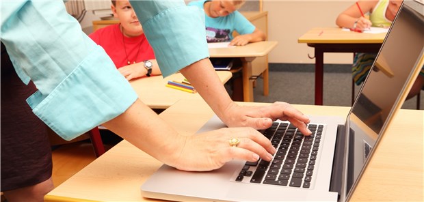 Mehrheit der Lehrer geht krank zur Arbeit Zwei Drittel der Gymnasiallehrer empfinden laut Umfrage eine hohe bis sehr hohe berufliche Belastung.