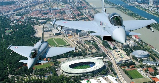 An Spieltagen haben Ärzte Urlaubssperre Zwei Eurofighter überfliegen das Ernst-Happel-Stadion in Wien. Dort wird das Endspiel der EURO 2008 stattfinden.