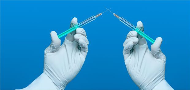 Zwei Impfungen bei einem Termin: COVID-Vakzinen und andere Totimpfstoffe dürfen jetzt ohne Abstand gleichzeitig verabreicht werden.