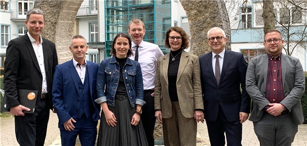 Universitätsmedizin Frankfurt übernimmt mit Jahresbeginn das DGD Krankenhaus Sachsenhausen Zwei Kliniken wachsen zusammen: die Vorstände von Universitätsmedizin Frankfurt, DGD Krankenhaus Sachsenhausen und DGD Stiftung.