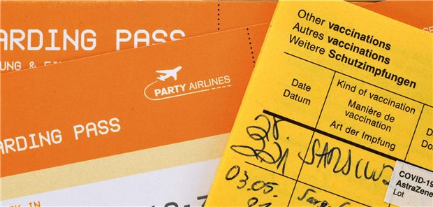 AstraZeneca-Impfung wird in Hessen zum „Urlaub-Möglichmacher“ Boarding-Pass und Impfausweis: Zwei Mal mit Vaxzevria® impfen, dann ab in den Flieger?