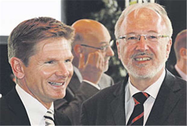 Tarifautonomie, Koalitionsfreiheit - MB will Erfolgsstory fortsetzen Zwei, die sich in Kiel gut verstanden: Schleswig-Holsteins Gesundheits- und Sozialminister Heiner Garg (l.) und der MB-Vorsitzende Rudolf Henke.