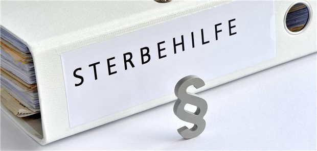 Weitergabe von Selbsttötungsmitteln: Senioren in Holland verurteilt Aktenordner mit Aufschrift "Sterbehilfe"