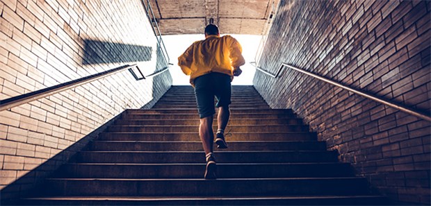 Sport nach Infarkt kann Leben retten Zweimal die Woche für 30 Minuten sportliche Bewegung – das tut Patienten nach einem Herzinfarkt nachgewiesenermaßen sehr gut.