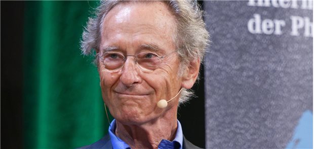 Caritas-Präsidentin und Autor Schlink uneins über Suizidbeihilfe Zwischen gesellschaftspolitischem Auftrag und seelsorgerlicher Praxis ist das letzte Wort der Kirchen zur Sterbehilfe noch lange nicht gesprochen: Professor Bernhard Schlink.