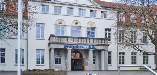 Unimedizin Mainz: 3000 Euro Ausgleich und stufenweise Gehaltserhöhungen Zwischen ver.di und der Universitätsmedizin Mainz hat es eine Tarifeinigung für die 7300 nicht-ärztlichen Beschäftigten gegeben.