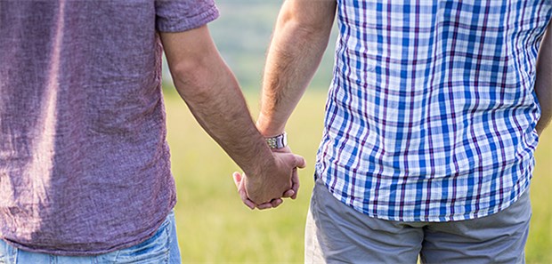 BÄK lockert Auswahl der Blutspender Zwölf Monate nach "Beendigung des sexuellen Risikoverhaltens" sind Personen mit hohem Infektionsrisiko – dazu zählen homosexuelle Männer – nun wieder zur Blutspende zugelassen.