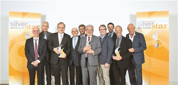 Diabetes-Projekte gewürdigt v.l.n.r.: PD Dr. Dr. Univ. Rom Andrej Zeyfang (Jury), PD Dr. Matthias Frank (Jury), Prof. Stephan Martin (Gewinner), Prof. Cornel Sieber (Jury), Torsten Flöttmann (Berlin-Chemie), Prof. Rüdiger Petzoldt (Gewinner Ehrenpreis), Dr. Martin Lederle (Jury), Johannes Ziegler (Jury), Dr. Bernhard Brunner (Gewinner), Joe Bausch (Moderator).